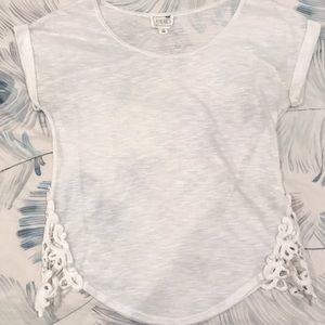 White Top w Cute detailing on hip